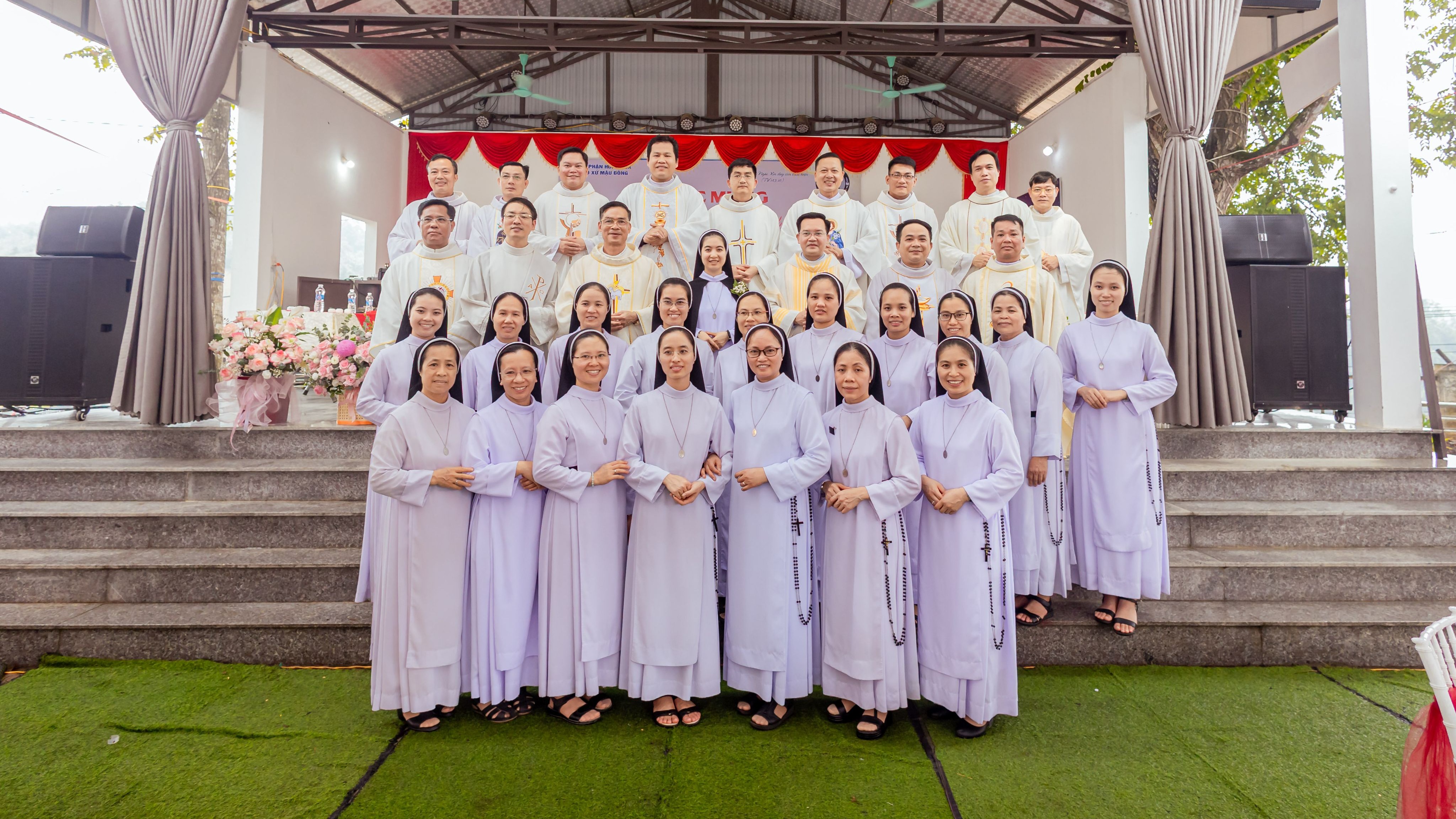 Hồng ân Thánh hiến tiên khởi của sơ Maria Nguyễn Thị Trang nơi Giáo xứ Mậu Đông